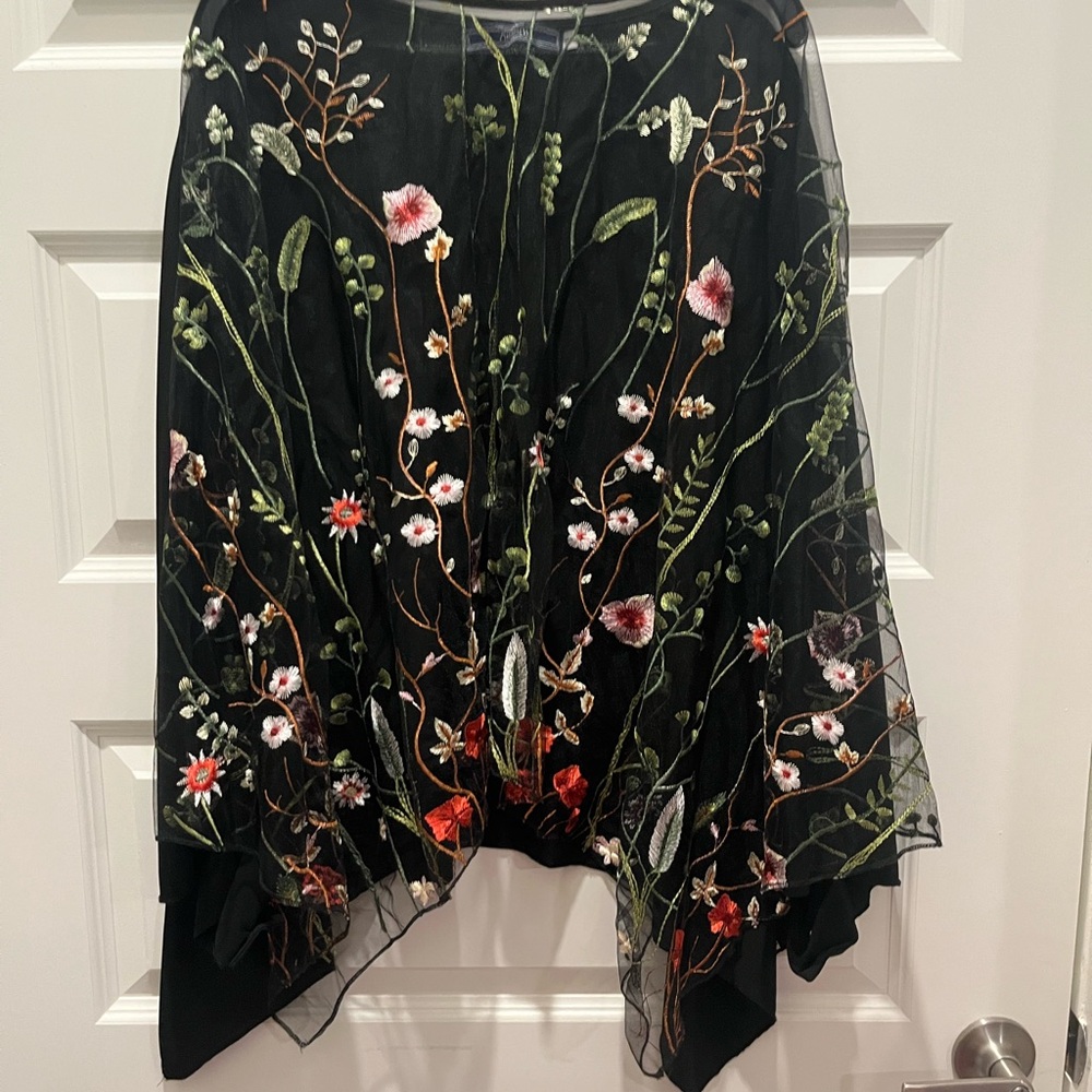 Elegant Black Floral Embroidered Blouse 🖤❤️🩷💚